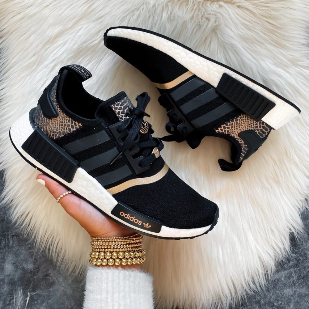 Black/Rose Gold Adidas NMD R1 Sneakers 🔥🖤🐍